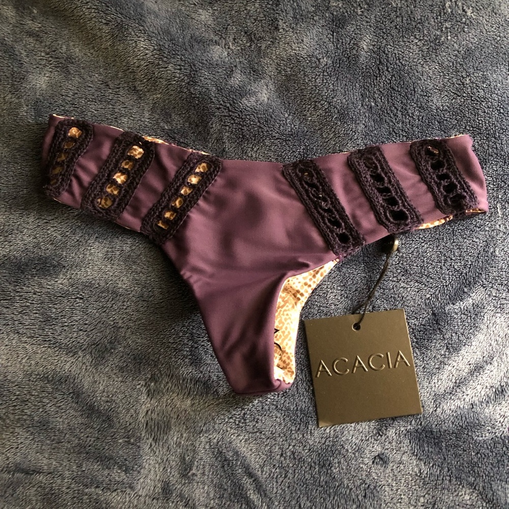Acacia Chuns bottom in blackberry size P tags on